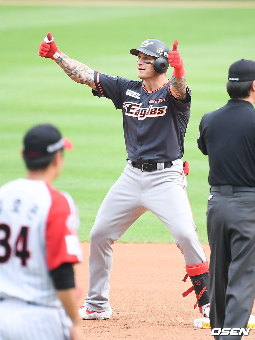 1회초 2사 1루 한화 반즈가 선취 1타점 적시 2루타를 날리고 세리머니를 하고 있다. / soul1014@osen.co.kr