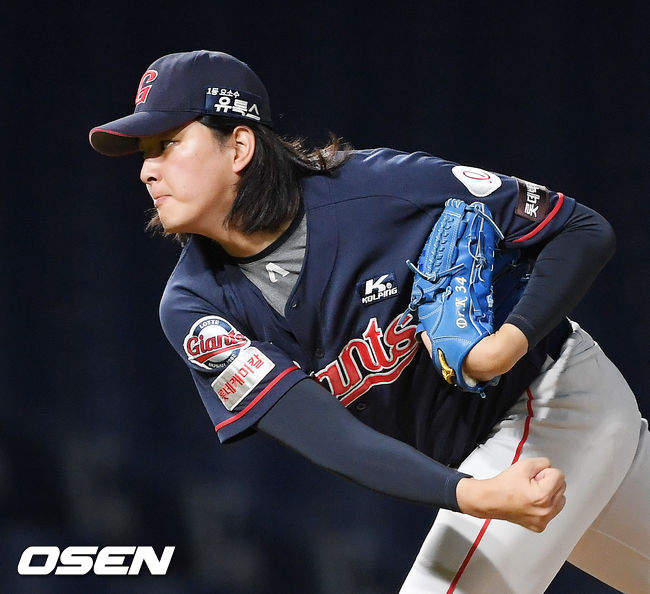 9회말 롯데 김원중이 힘차게 공을 뿌리고 있다. / rumi@osen.co.kr