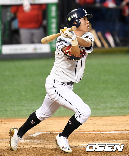 5회말 2사 1루 상황 두산 정수빈이 역전 투런포를 날리고 있다. / dreamer@osen.co.kr