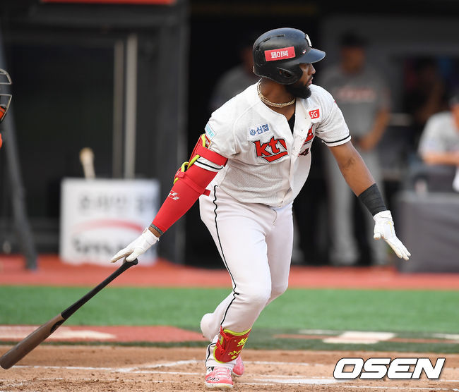 1회말 1사 3루 KT 로하스가 적시타를 때려내고 있다. /youngrae@osen.co.kr