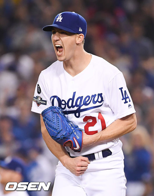 6회초 무사 1루 워싱턴 켄드릭을 병살아웃시킨 다저스 뷸러가 환호하고 있다. /soul1014@osen.co.kr