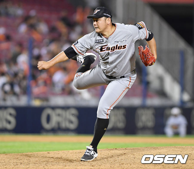 8회말 한화 송창식이 역투하고 있다. / youngrae@osen.co.kr