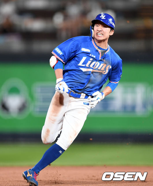 10회초 1사에서 삼성 박해민이 우중간 3루타를 치고 그라운드를 달리고 있다./sunday@osen.co.kr