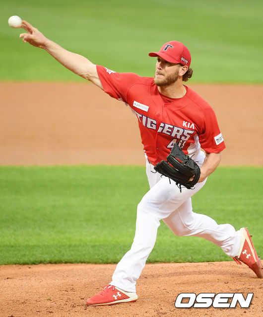 KIA 선발 가뇽이 마운드 위에서 힘차게 공을 뿌리고 있다./ rumi@osen.co.kr