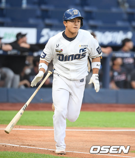 1회말 1사 1루 NC 강진성이 선취 2점 홈런을 날리고 베이스를 돌고 있다. / soul1014@osen.co.kr