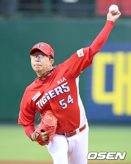 1회말 KIA 선발투수 양현종이 마운드에 올라 힘차게 공을 뿌리고 있다./ksl0919@osen.co.kr