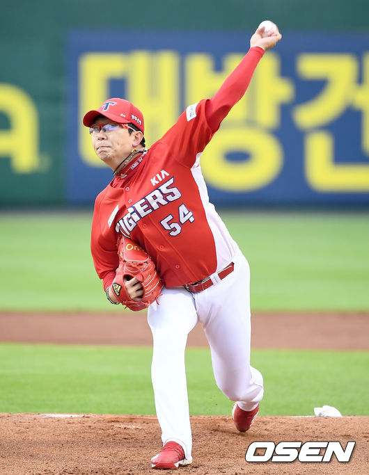 22일 오후 대전 한화이글스파크에서 ‘2020 신한은행 SOL KBO 리그’ 한화 이글스와 KIA 타이거즈의 경기가 열렸다.1회말 KIA 선발투수 양현종이 마운드에 올라 힘차게 공을 뿌리고 있다./ksl0919@osen.co.kr