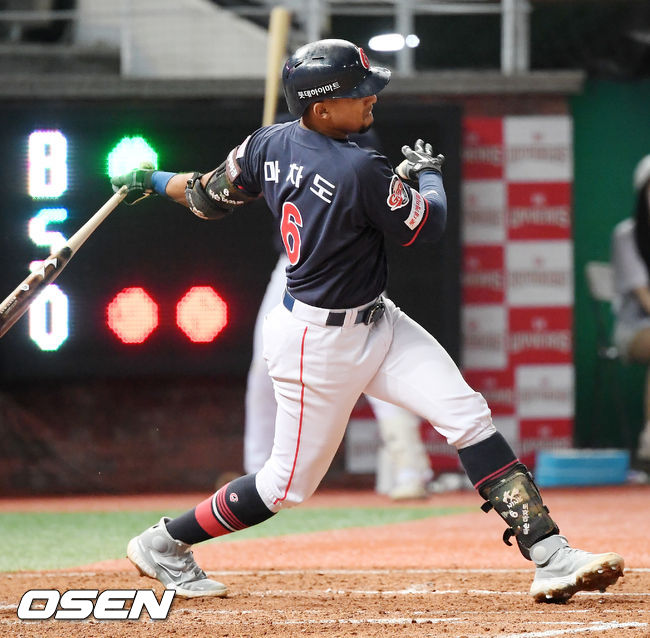 7회초 2사 주자 2,3루 롯데 마차도가 좌익수 앞 재역전 2타점 적시타를 날리고 있다./ rumi@osen.co.kr