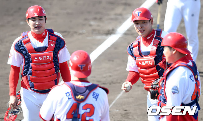 KIA 포수 김민식, 한승택, 백용환, 한준수(왼쪽부터)가 훈련을 앞두고 대화를 나누고 있다. /dreamer@osen.co.kr