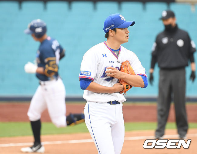 5일 오후 대구 삼성라이온즈파크에서 '2020 신한은행 SOL KBO리그' 개막전 삼성 라이온즈와 NC 다이노스의 경기가 열렸다.6회초 2사 삼성 백정현이 NC 모창민에게 솔로 홈런을 허용한 뒤 아쉬워하고 있다. /youngrae@osen.co.kr