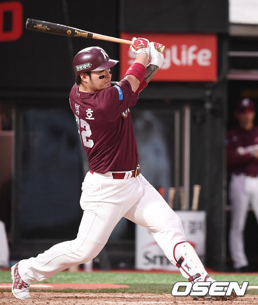 3일 오후 수원 KT위즈파크에서 '2020 신한은행 SOL KBO리그' KT 위즈와 키움 히어로즈의 경기가 열렸다.4회초 무사 키움 박병호가 안타를 때려내고 있다. /youngrae@osen.co.kr