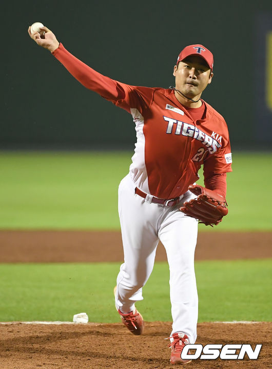 KIA 홍상삼이 마운드에 올라 힘차게 공을 뿌리고 있다./ksl0919@osen.co.kr