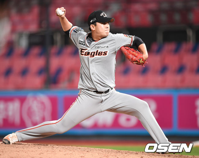 6회말 2사 2,3루 한화 강재민이 역투하고 있다. /youngrae@osen.co.kr