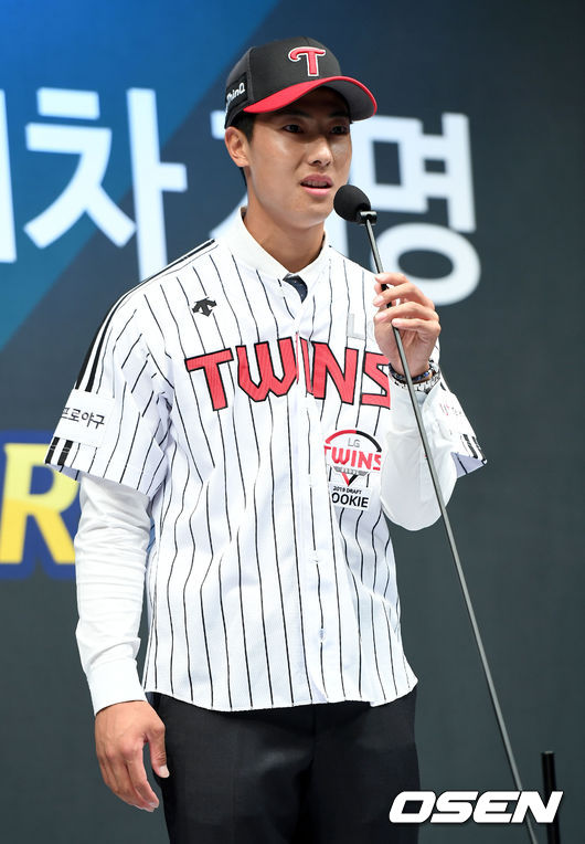 LG 1차지명 동아대 이정용이 인사말을 전하고 있다. /dreamer@osen.co.kr