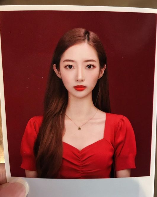 [사진=신민아 SNS] 아이러브 출신 신민아가 그룹 내 따돌림 의혹을 제기하며 멤버 가현을 공개 저격, 진실 공방을 벌였다. 