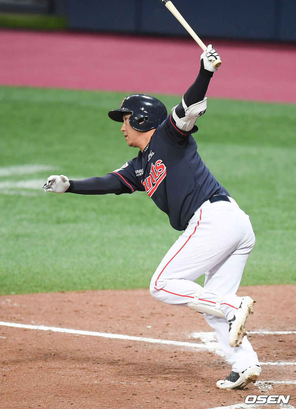 4회초 1사 롯데 정훈이 역전 2타점 적시타를 날리고 있다  / soul1014@osen.co.kr