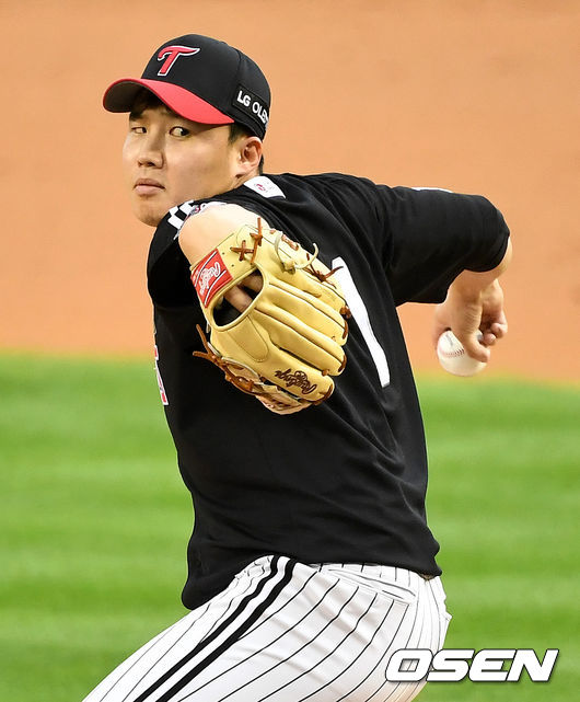 2회말 두산 타선을 상대로 LG 투수 임찬규가 힘차게 공을 뿌리고 있다. / dreamer@osen.co.kr
