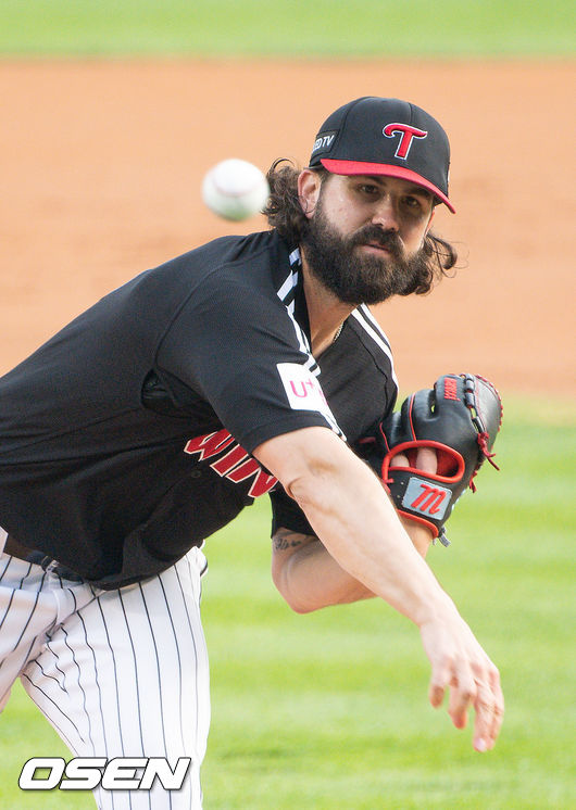 1회말 LG 선발투수 켈리가 역투하고 있다. / soul1014@osen.co.kr