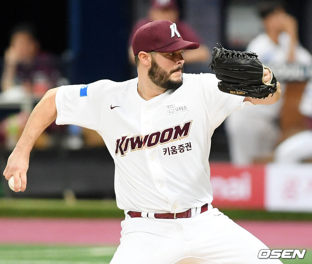 키움 선발 브리검이 마운드 위에서 힘차게 공을 뿌리고 있다./ rumi@osen.co.kr