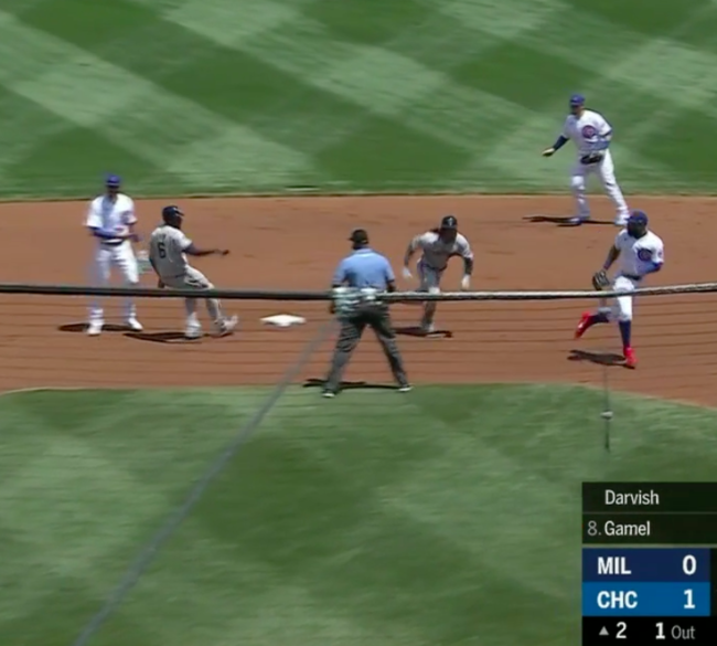 [사진] 주자 2명을 모두 살려준 컵스 내야 수비 /MLB TV 캡처