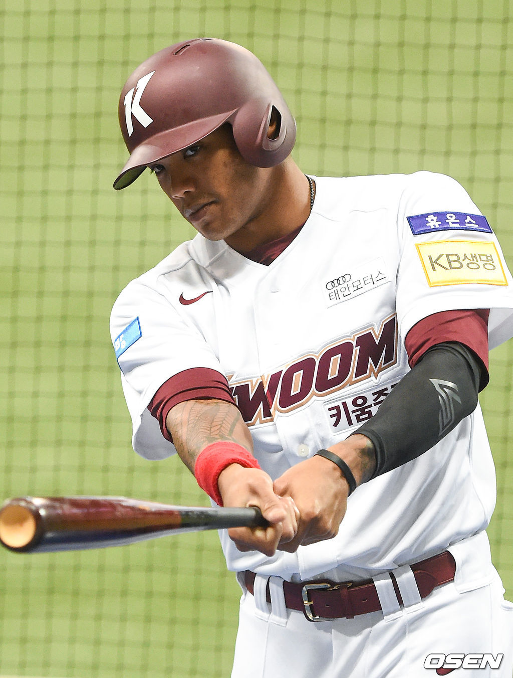 24일 오후 서울 고척스카이돔에서 ‘2020 신한은행 SOL KBO리그’ 키움 히어로즈와 롯데 자이언츠의 경기가 진행된다.키움 새용병 애디든 러셀이 포즈를 취하고 있다. / soul1014@osen.co.kr