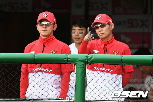 [사진] SK 박경완 수석코치(왼쪽)와 염경엽 감독 /OSEN DB