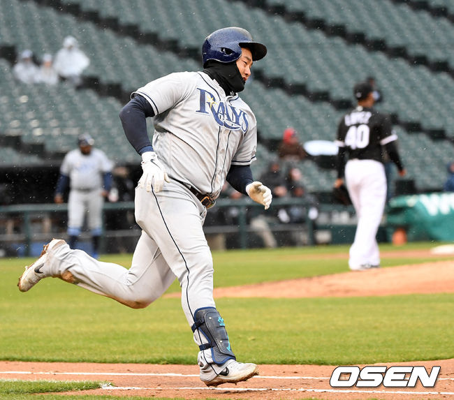 11일(한국시간) 미국 일리노이주 시카고 개런티드 레이트 필드에서 ‘2019 메이저리그’ 시카고 화이트삭스와 템파베이 레이스의 경기가 열렸다.4회초 2사 주자없는 상황 템파베이 최지만이 2루타를 날리고 질주하고 있다. /dreamer@osen.co.kr