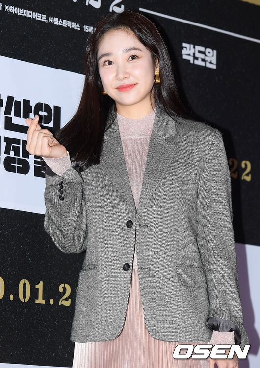 아나운서 최희가 포즈를 취하고 있다. /cej@osen.co.kr