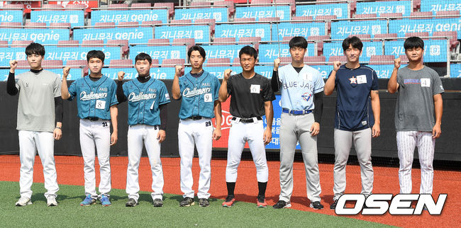 (우측부터) 손호영, 문찬종, 강민종, 안권수, 지승재, 박지훈, 장진호, 신민준이 기념촬영을 하고 있다. / youngrae@osen.co.kr