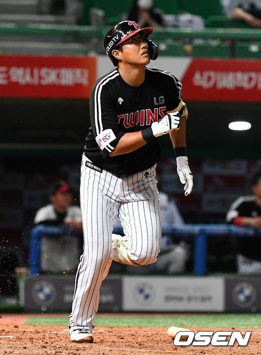 4회초 2사 1, 3루 상황 LG 채은성이 2타점 적시타를 날리고 1루로 뛰며 타구를 바라보고 있다. / dreamer@osen.co.kr