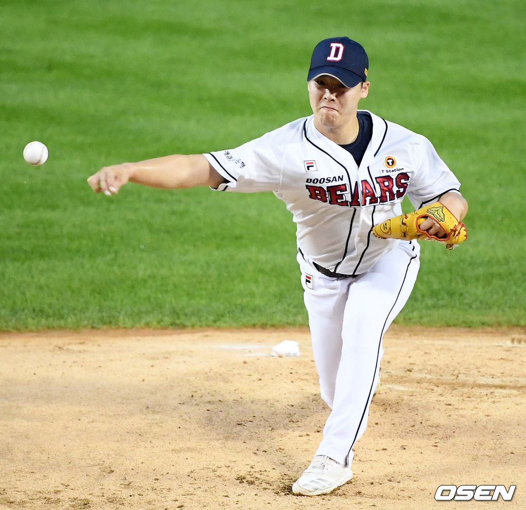 1회초 두산 선발 박치국이 마운드 위에서 힘차게 공을 뿌리고 있다./ rumi@osen.co.kr