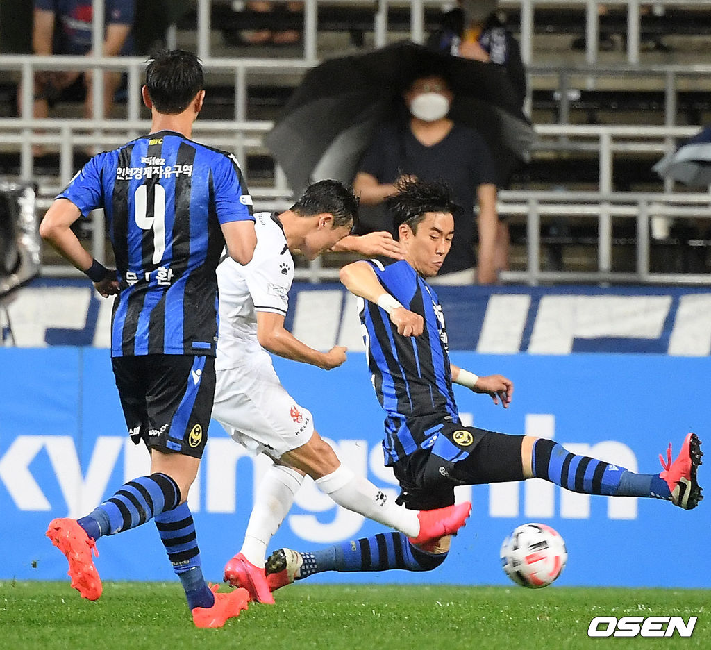 후반 광주 엄원상이 동점골을 날리고 있다./ rumi@osen.co.kr