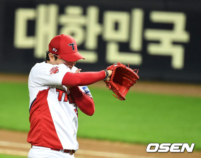 6회초 1사 3루 상황 KIA 선발 양현종이 마운드를 내려가고 있다. /dreamer@osen.co.kr