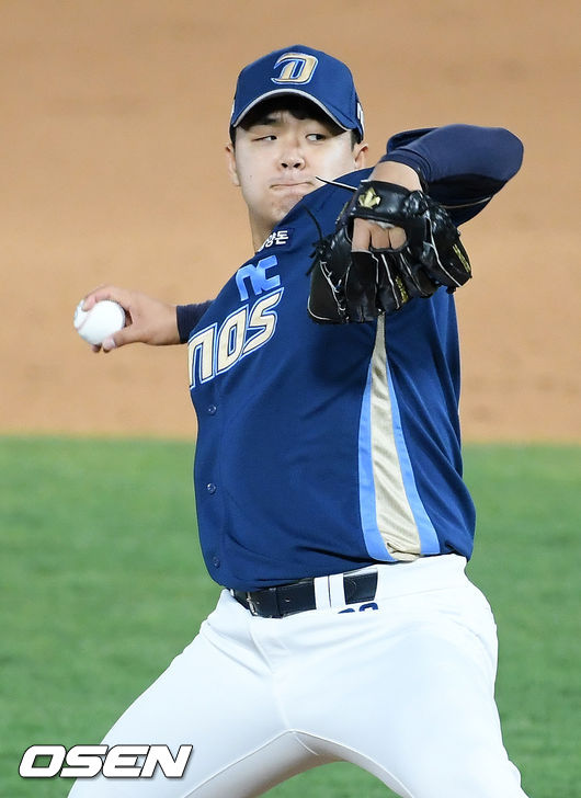  7회말 마운드에 오른 NC 장현식이 힘차게 공을 뿌리고 있다. /rumi@osen.co.kr