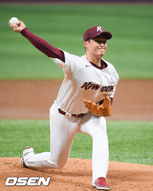 1회초 키움 선발투수 최원태가 역투하고 있다./ soul1014@osen.co.kr