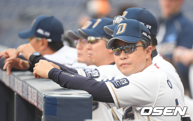 경기에 앞서 NC 이동욱 감독이 그라운드를 바라보고 있다. / soul1014@osen.co.kr