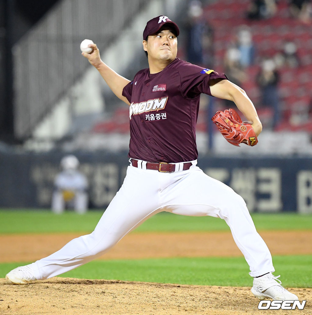 키움 김태훈이 힘차게 공을 뿌리고 있다./ rumi@osen.co.kr