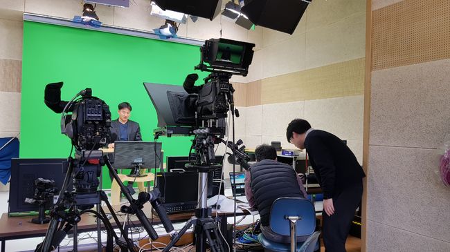 [사진]말산업 양성기관 대상 온라인 교육프로그램 제작 모습 /한국마사회 제공