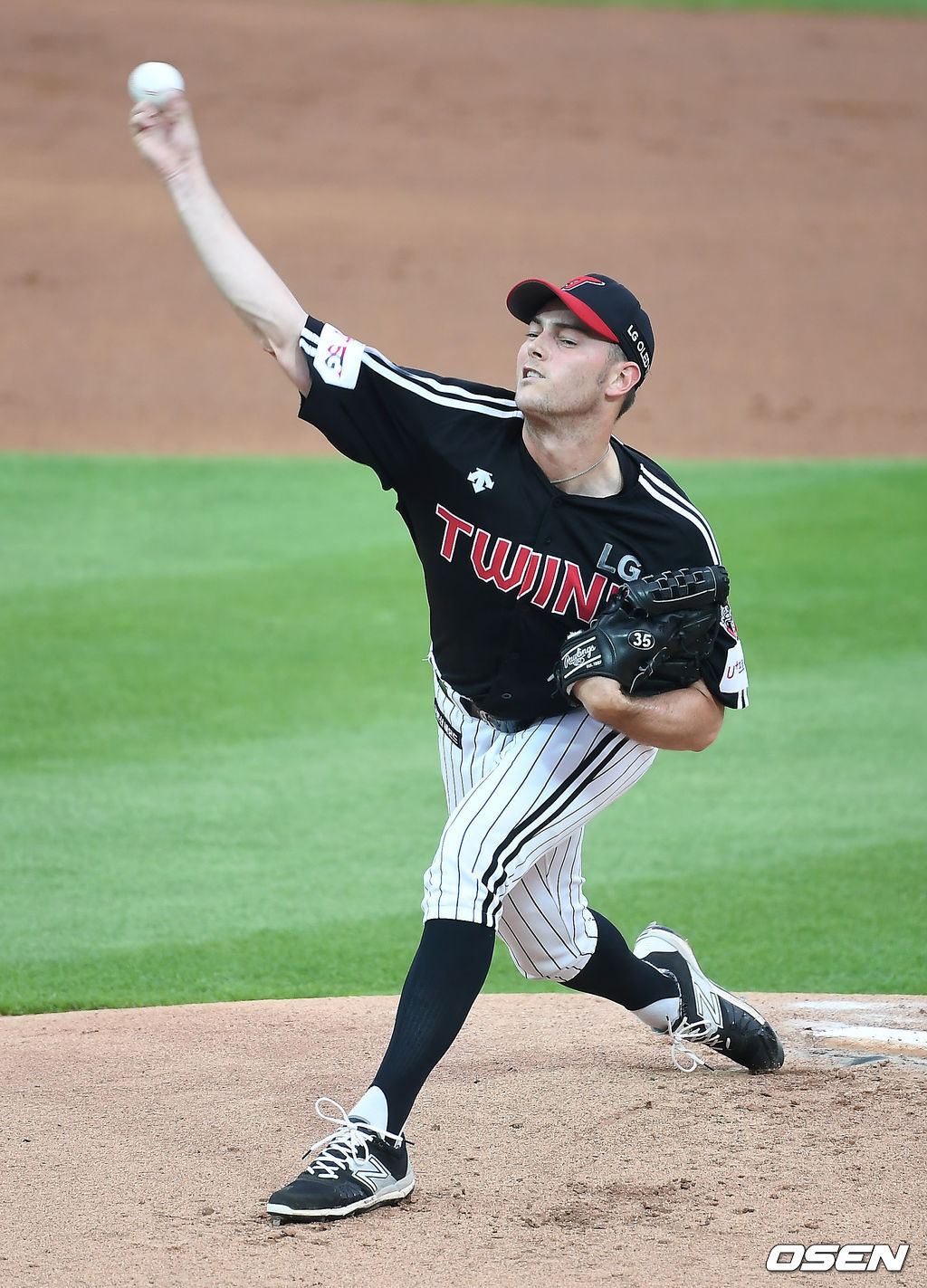 LG 윌슨이 역투하고 있다. /youngrae@osen.co.kr