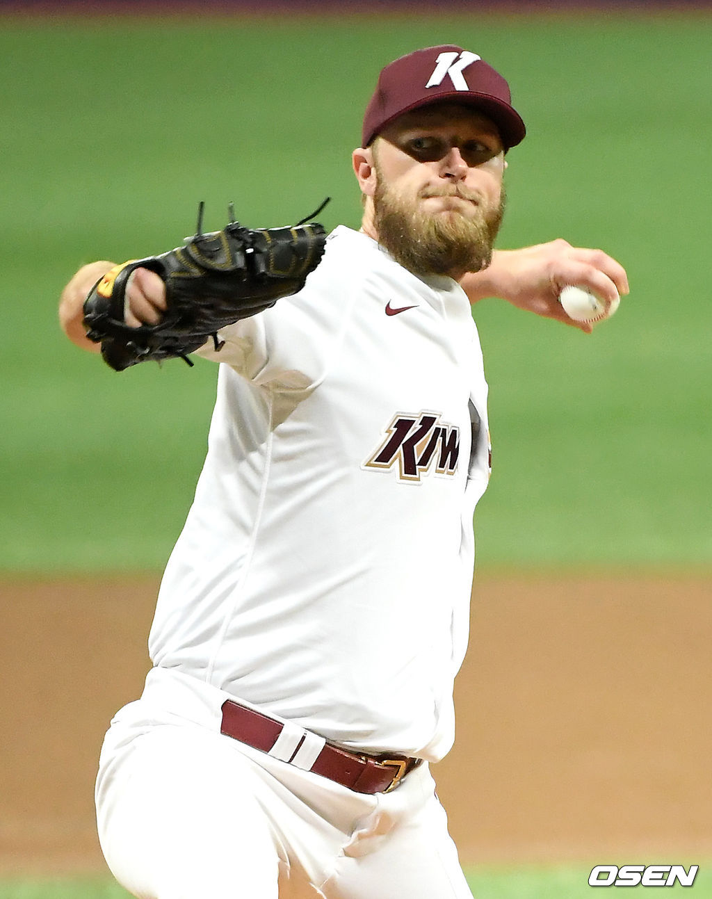 8일 오후 서울 고척스카이돔에서 ‘2020 신한은행 SOL KBO리그’ 키움 히어로즈와 LG 트윈스의 경기가 열렸다.1회초 마운드에 오른 키움 선발 요키시가 공을 뿌리고 있다. /cej@osen.co.kr