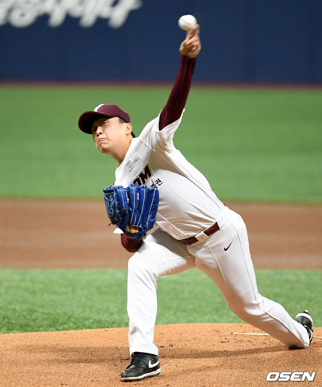 1회초 무사에서 키움 선발투수 이승호가 역투하고 있다. /sunday@osen.co.kr
