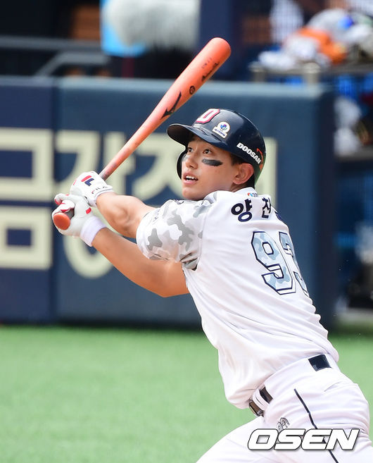 3회말 무사 2루에서 두산 양찬열이 1타점 적시타를 날리고 있다. /jpnews@osen.co.kr