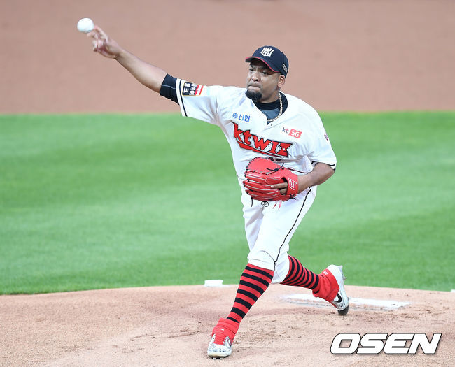 1회초 KT 데스파이네가 역투하고 있다. /youngrae@osen.co.kr