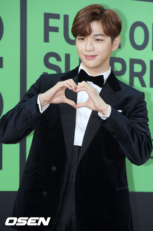 강다니엘이 입장하며 포즈를 취하고 있다. / rumi@osen.co.kr