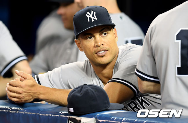 뉴욕 양키스 지안카를로 스탠튼이 경기를 지켜보고 있다. / youngrae@osen.co.kr