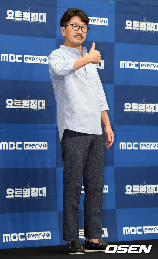 김승진 선장이 포즈를 취하고 있다. /cej@osen.co.kr