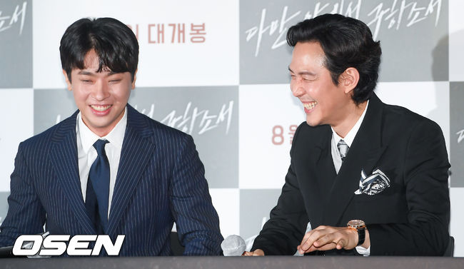 배우 박정민과 이정재가 미소 짓고 있다. / soul1014@osen.co.kr