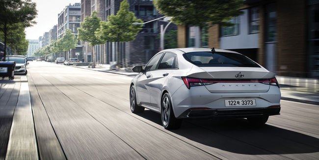 올 뉴 아반떼 하이브리드.