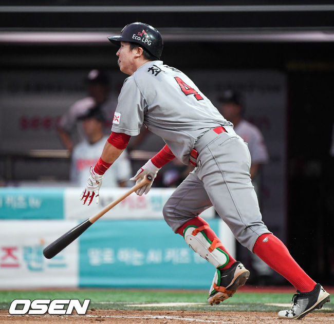 2회초 1사 2루 SK 최항이 1타점 적시타를 날리고 있다. / soul1014@osen.co.kr