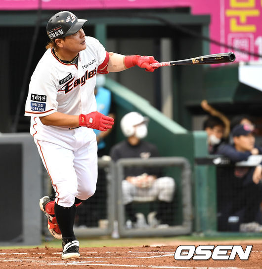 1회말 2사 3루 상황 한화 김태균이 선제 1타점 2루타를 날리고 있다. / dreamer@osen.co.kr